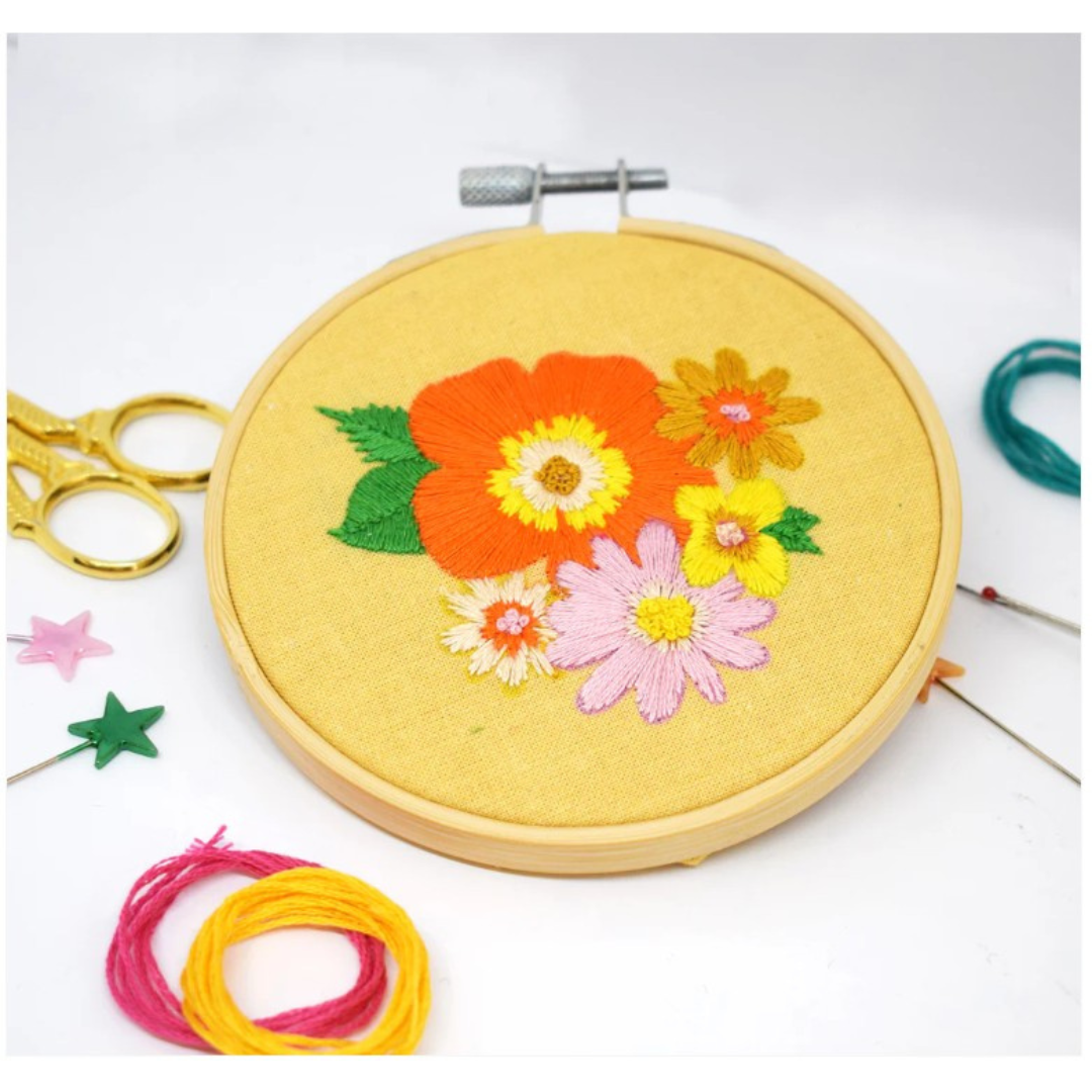 Embroidery Kit Mini 70s Floral